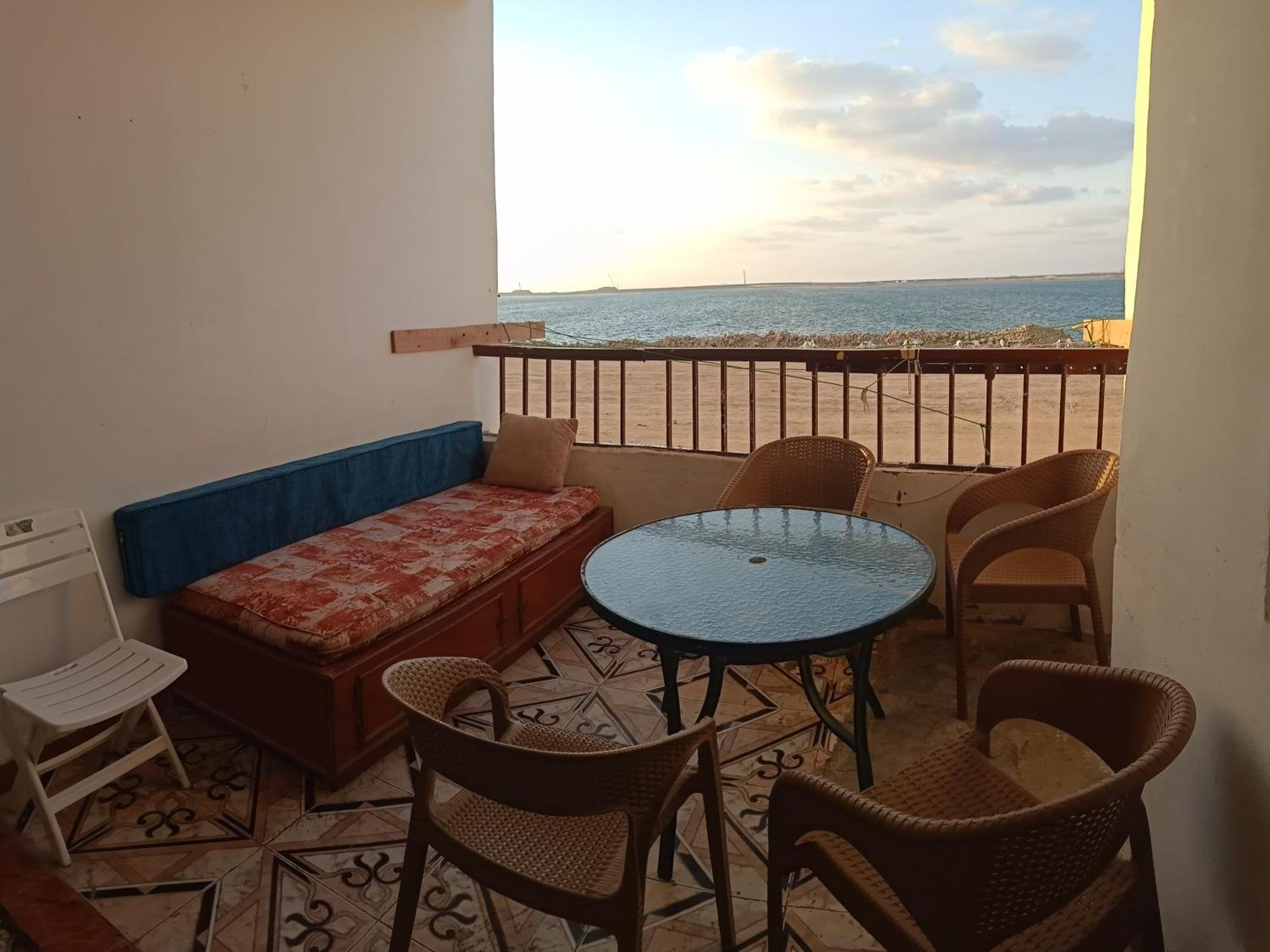 Furnished Apartment - Beach View "Nearest Beach 2 Minutes Walking" - Free Wifi- Abo Keer - Alexandria - Egypt Abu Qir 外观 照片